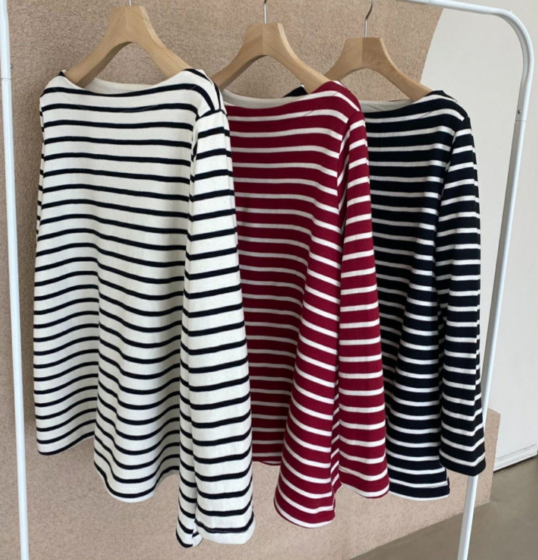 보트넥 스프라이프 훌티셔츠