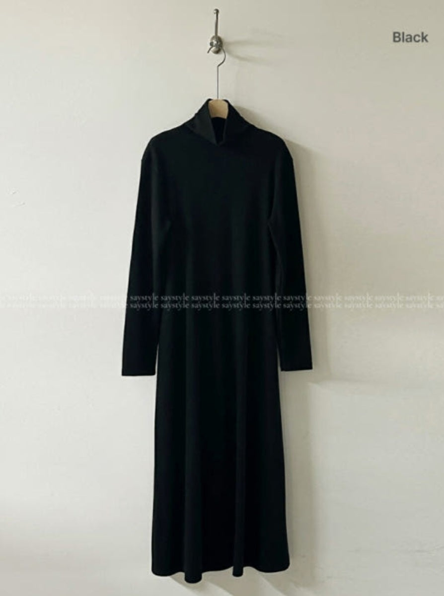 터들넥 루즈핏 니트 롱 원피스