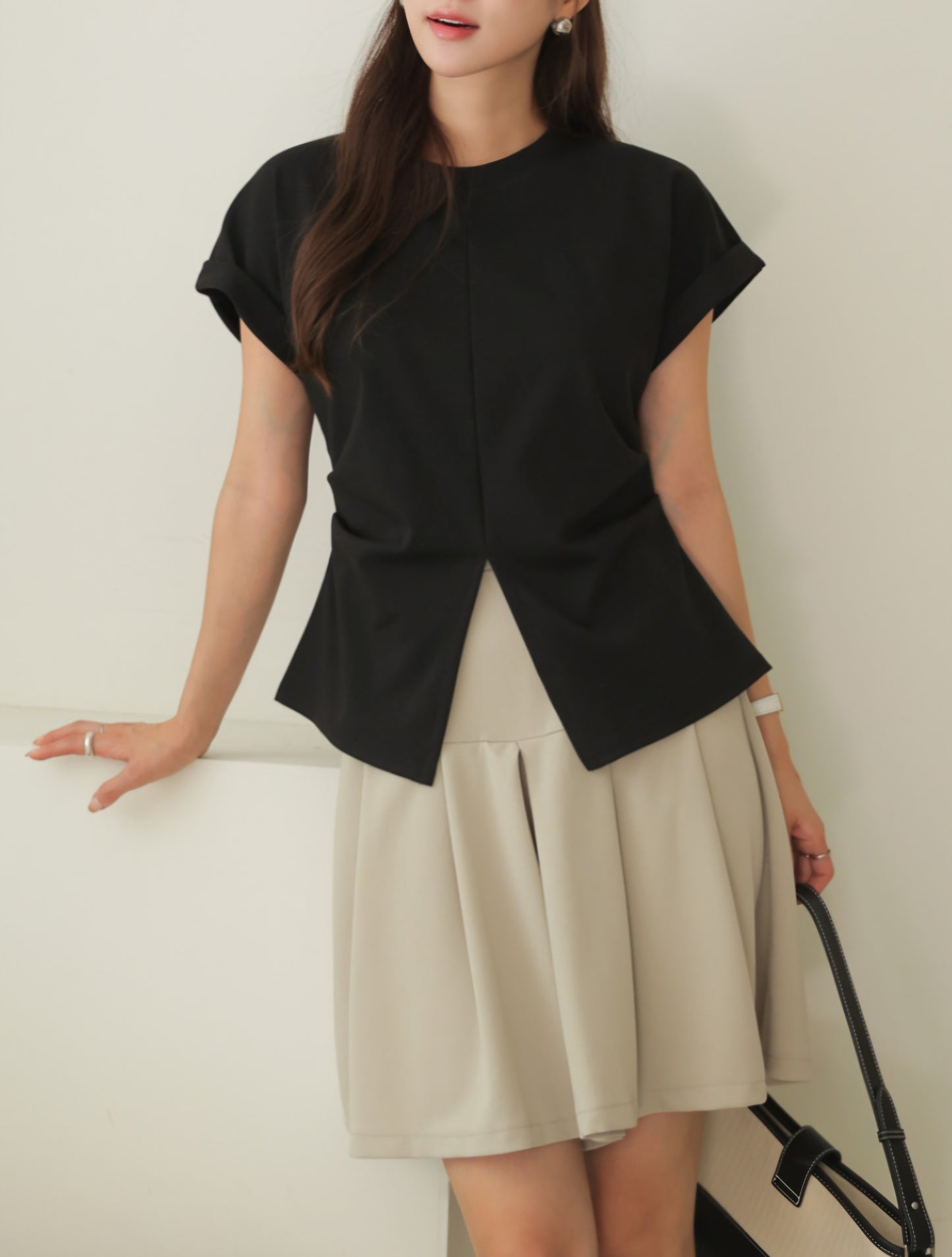 ⭐️ 앞트임 포인트 라운드T [2size]