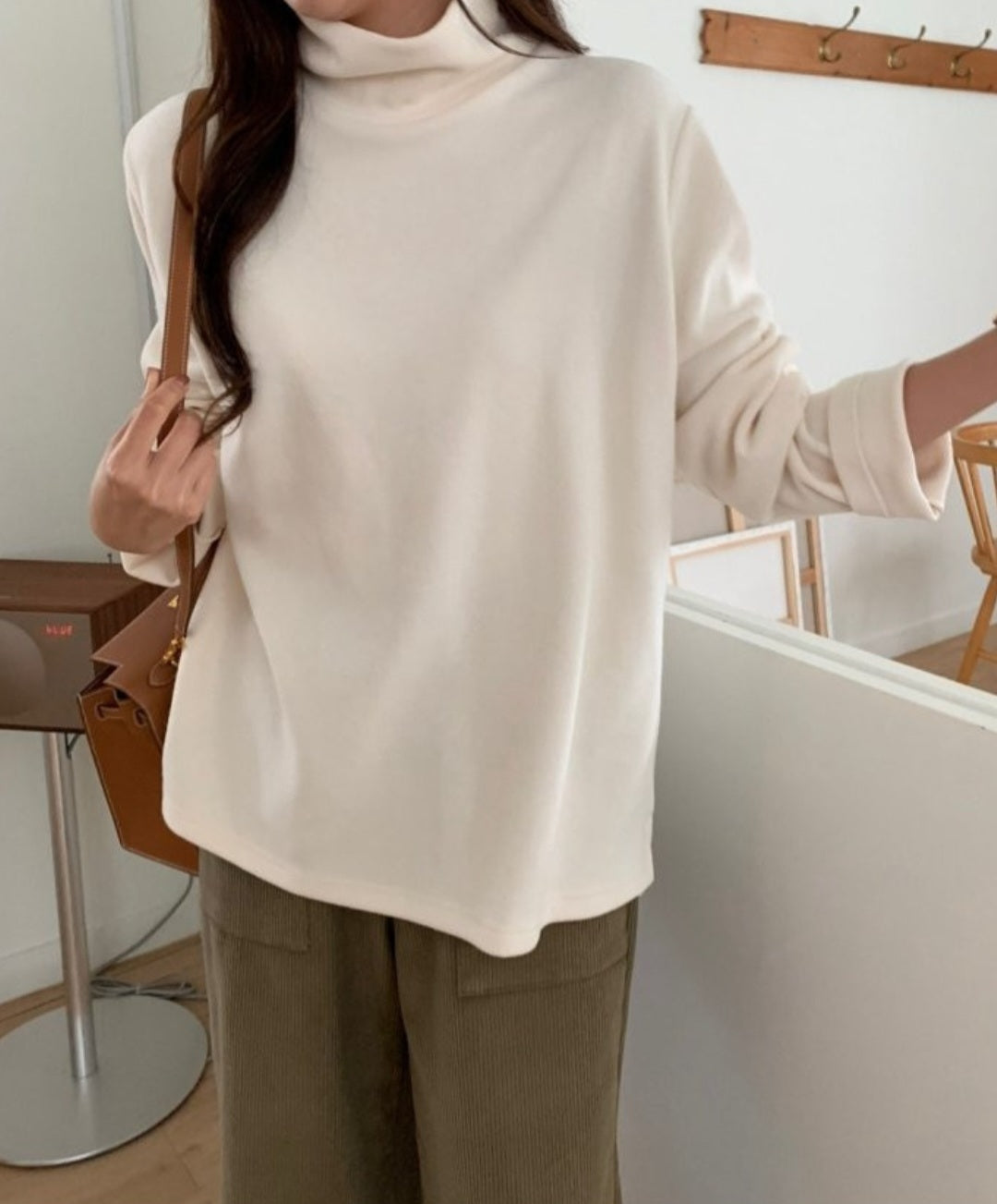 테일 루즈핏 목폴라