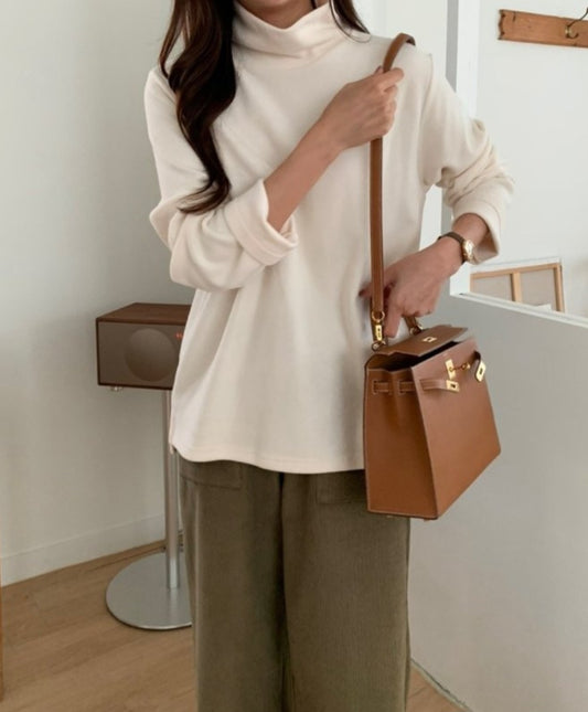 테일 루즈핏 목폴라