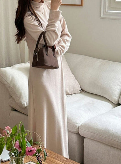 터들넥 루즈핏 니트 롱 원피스