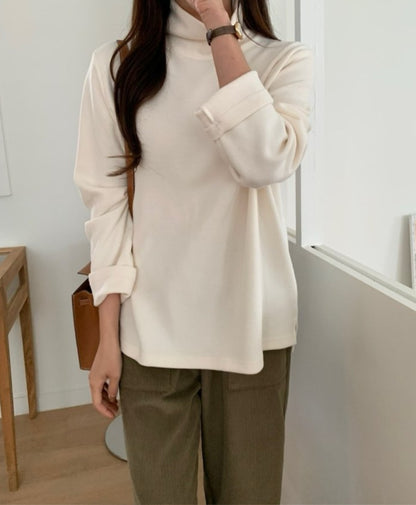 테일 루즈핏 목폴라