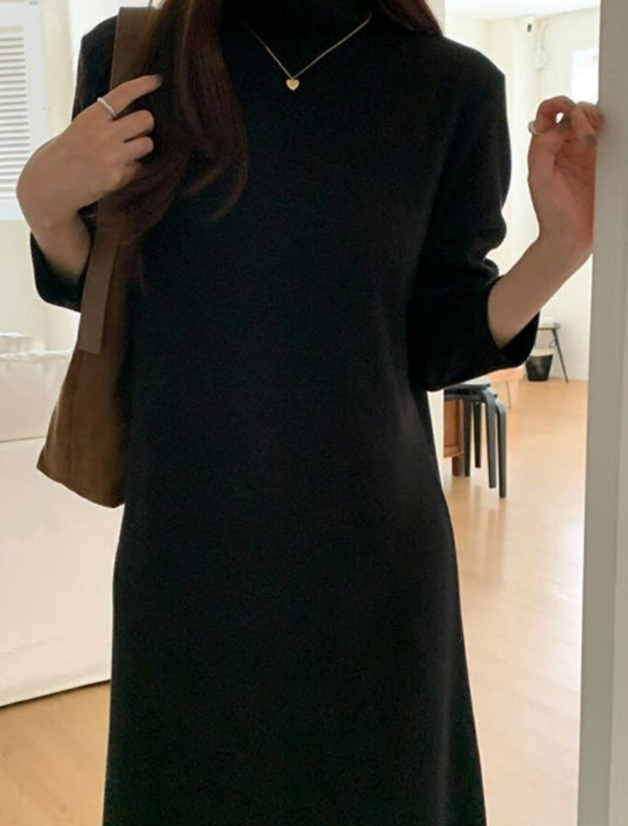터들넥 루즈핏 니트 롱 원피스