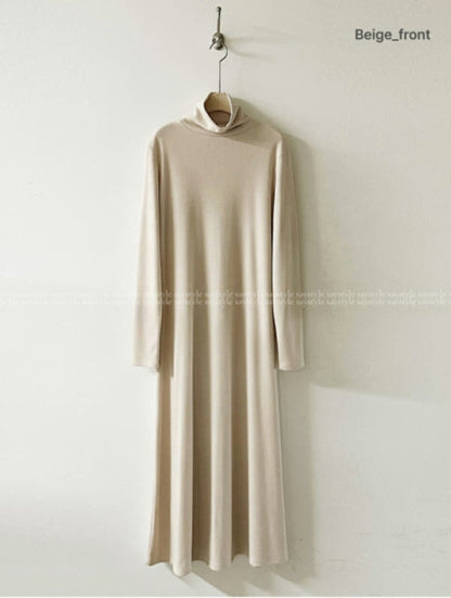 터들넥 루즈핏 니트 롱 원피스