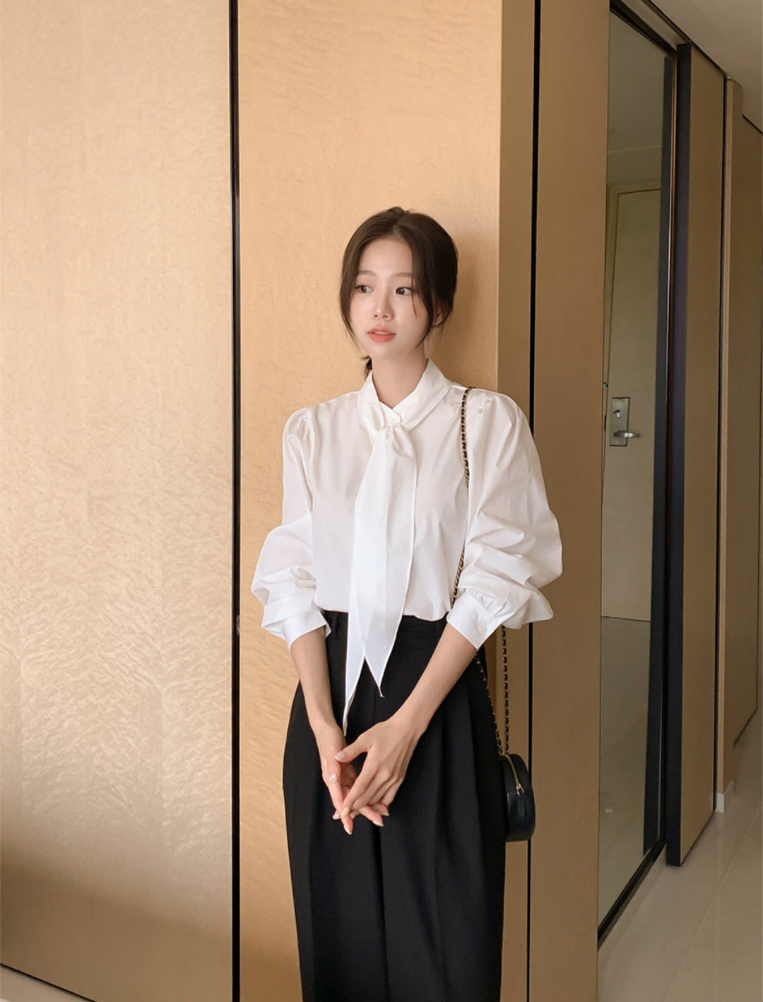 리본타이 퍼프 블라우스