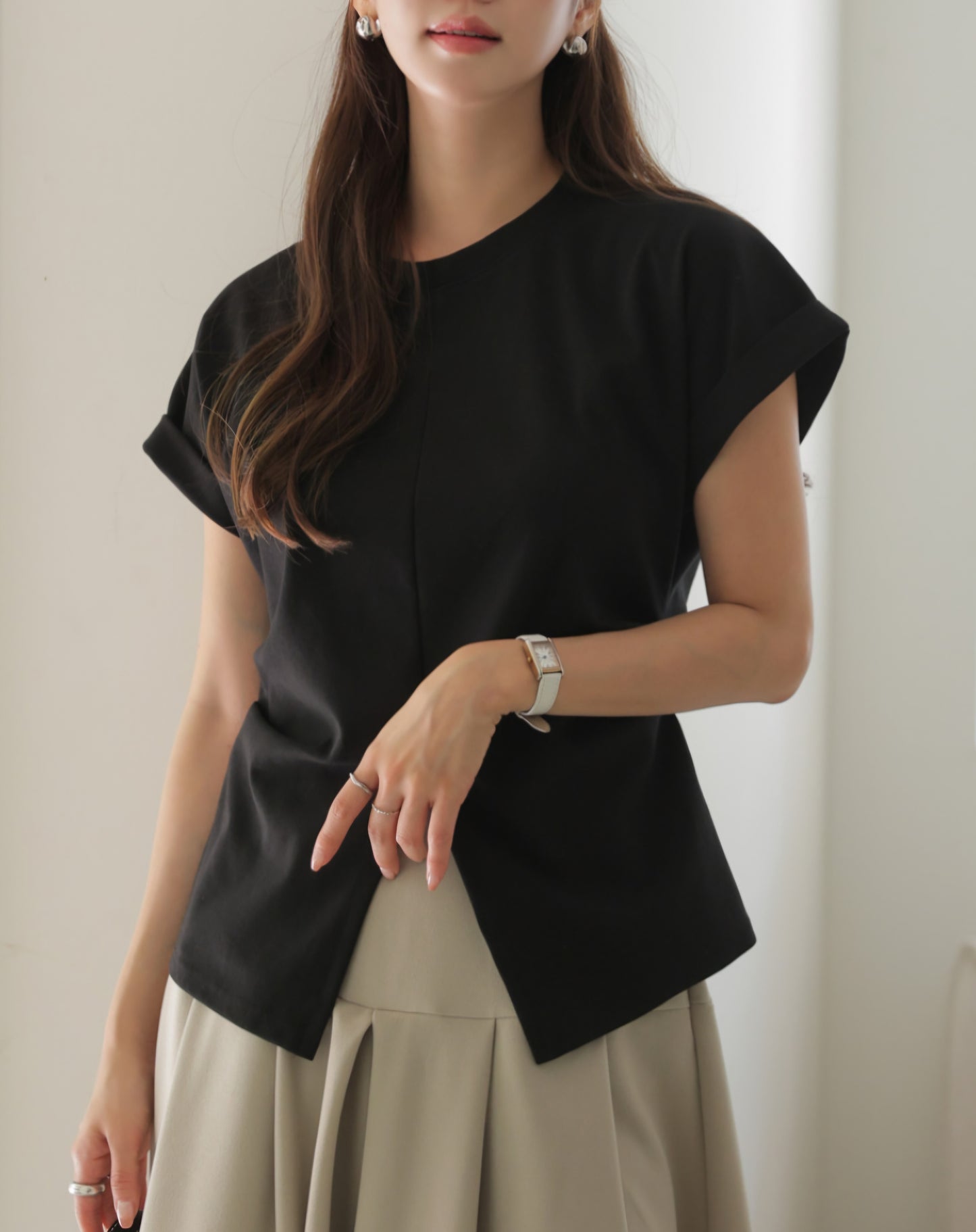 ⭐️ 앞트임 포인트 라운드T [2size]