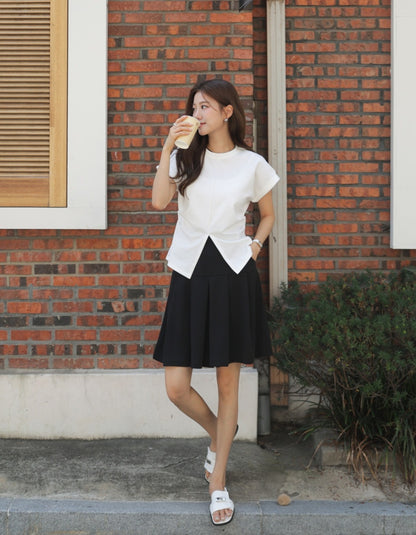 ⭐️ 앞트임 포인트 라운드T [2size]